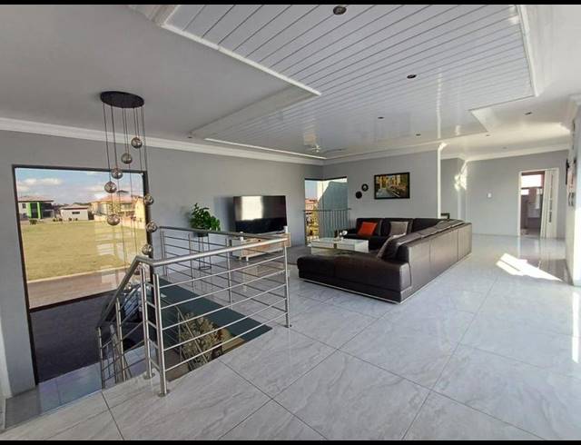 5 BEDROOM PROPERTY TO RENT IN THREE RIVERS EAST
